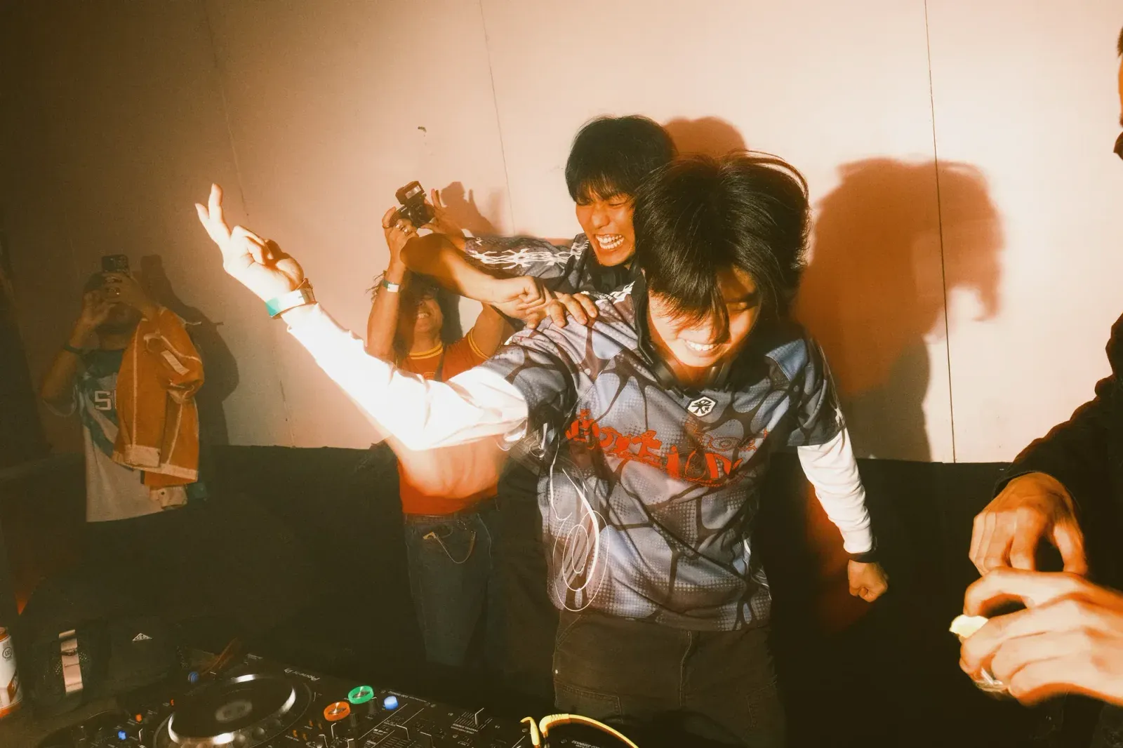 foreign body 투어 공연의 DJ 부스