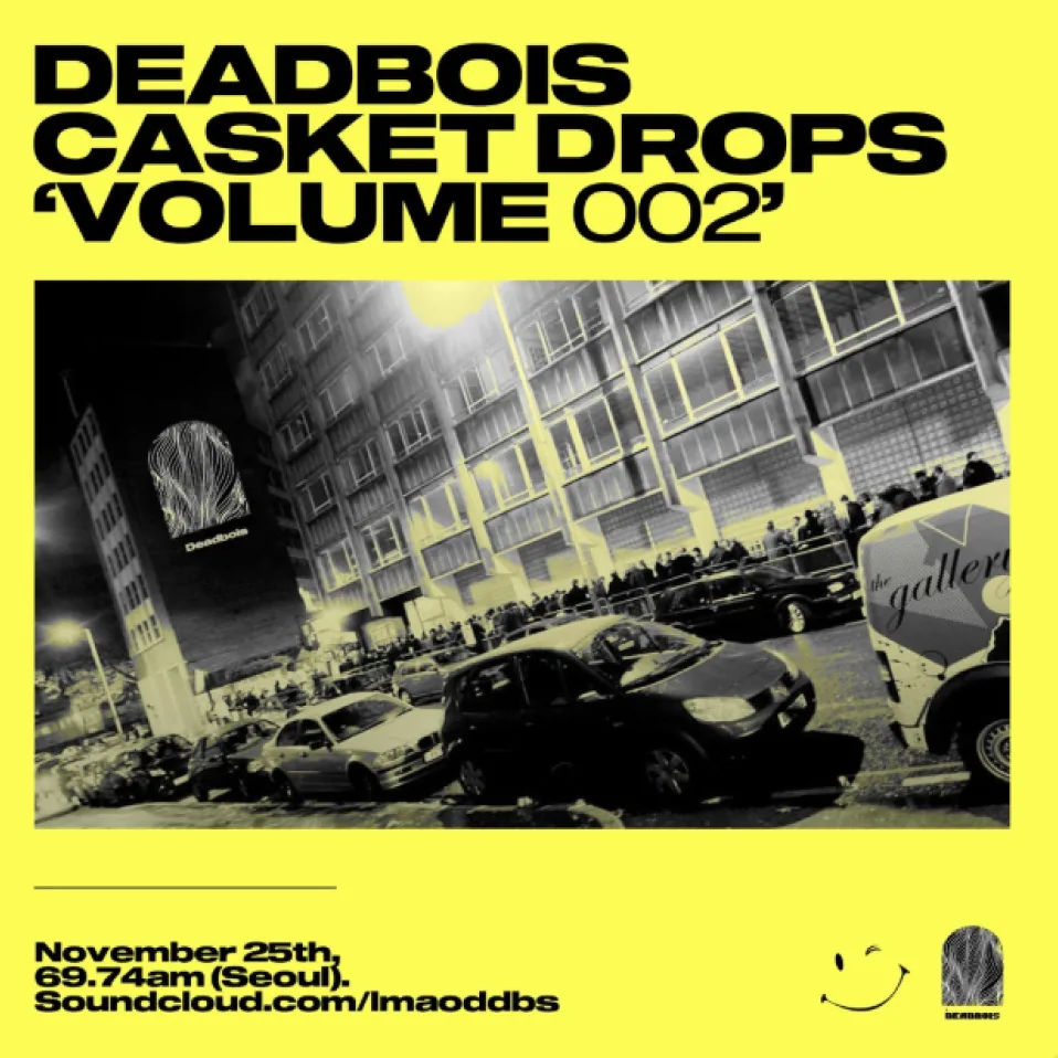 노란 바탕에 「DEADBOIS CASKET DROPS 'VOLUME 002'」라고 적힌 믹스 표지